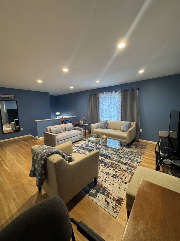 Living room with sofas, a glass coffee table and a patterned rug